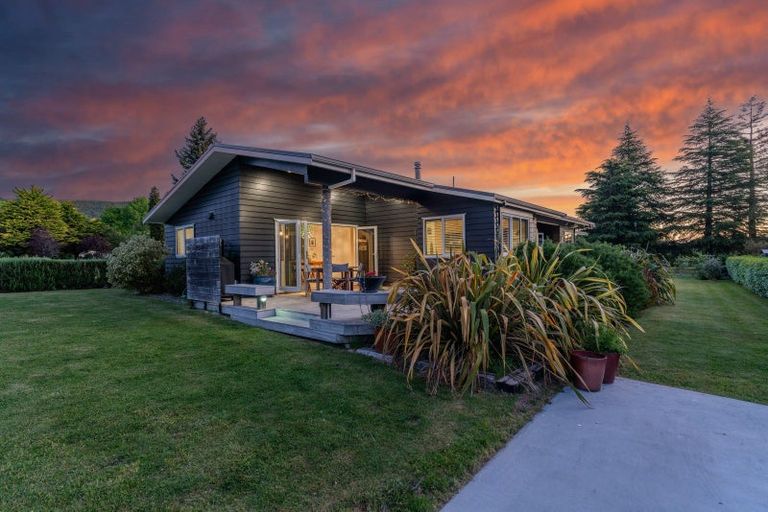 Photo of property in 1 Seagers Close, Kinloch, Taupo, 3377