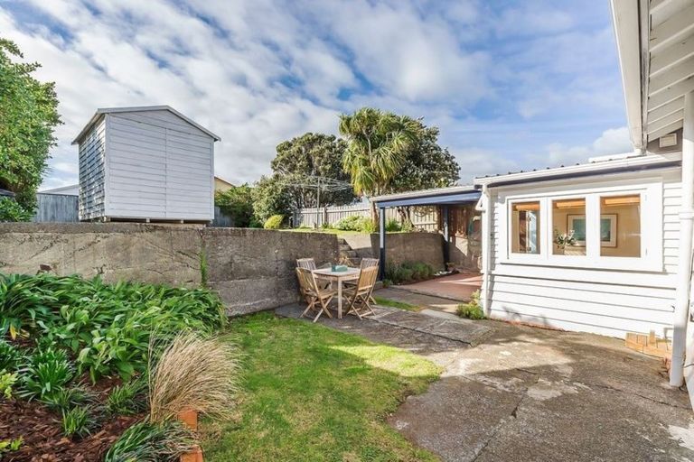 Photo of property in 17 Lonsdale Crescent, Rongotai, Wellington, 6022