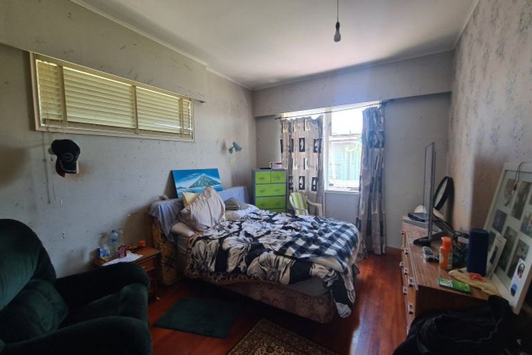 Photo of property in 17 Fox Street, Opunake, 4616