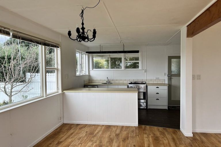 Photo of property in 6 Kaitawa Street, Waikanae Beach, Waikanae, 5036