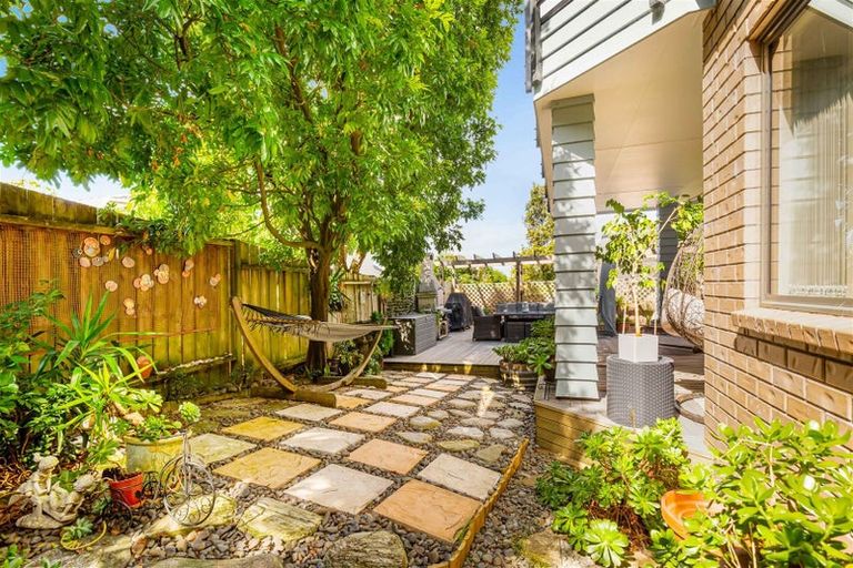 Photo of property in 8a Horizon Way, West Harbour, Auckland, 0618
