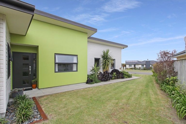 Photo of property in 9 Oxnam Place, Foxton Beach, Foxton, 4815