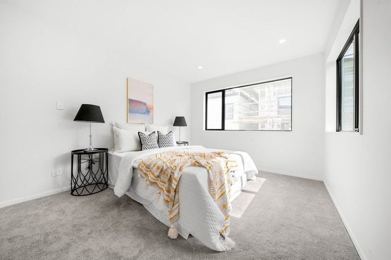 Photo of property in 102a Te Oneroa Way, Long Bay, Auckland, 0630