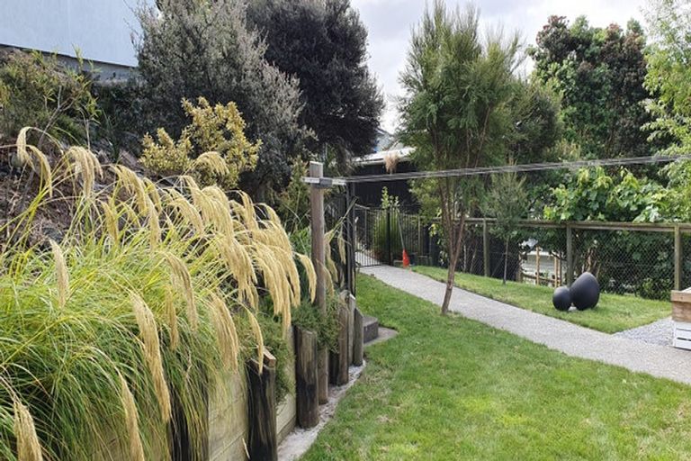 Photo of property in 17 Albert Street, Island Bay, Wellington, 6023