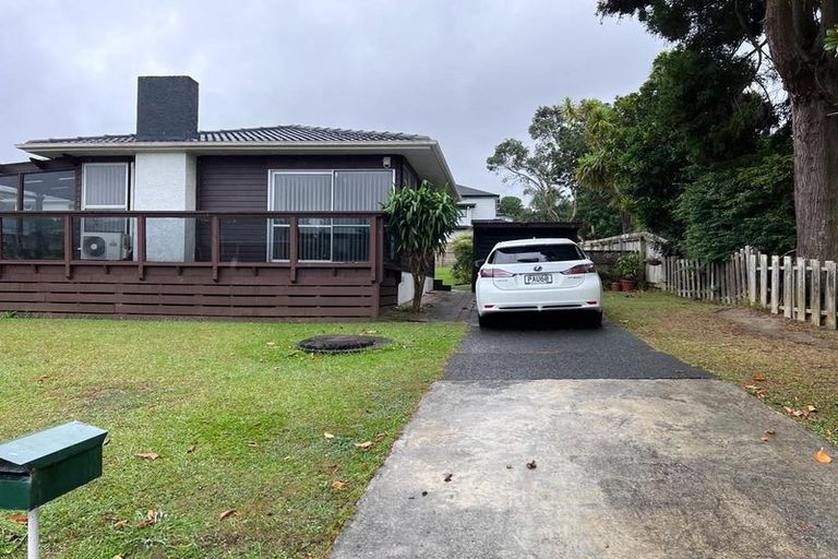 Photo of property in 35 Lantana Road, Green Bay, Auckland, 0604