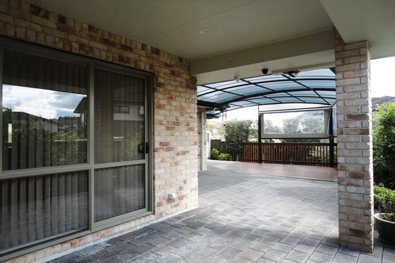 Photo of property in 11 Kaitune Drive, Flat Bush, Auckland, 2016