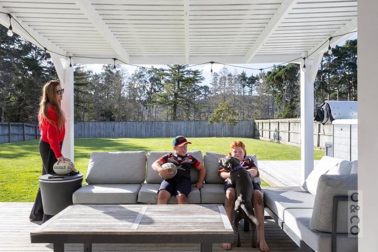 Photo of property in 11 Kahika Grove, Huapai, Kumeu, 0810