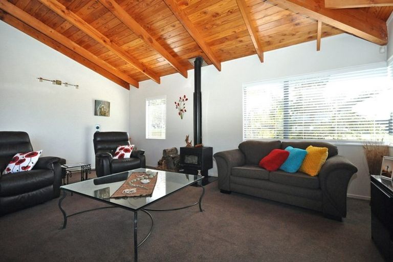 Photo of property in 182 Whangaparaoa Road, Red Beach, 0932