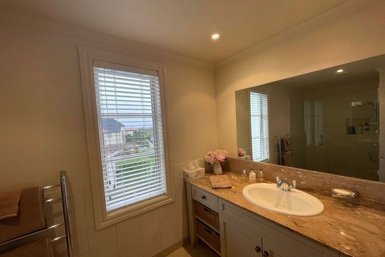 Photo of property in 11 Fairfield Lane, East Tamaki Heights, Auckland, 2016