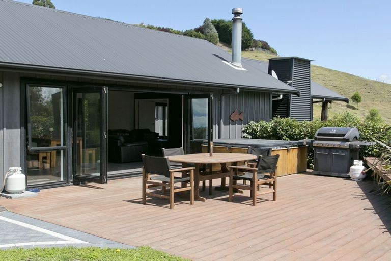 Photo of property in 25 Piro Place, Acacia Bay, Taupo, 3385