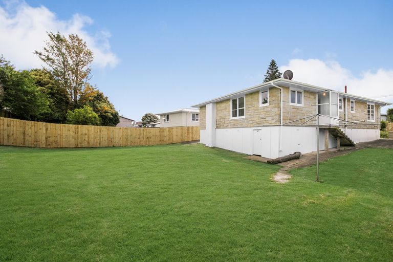 Photo of property in 10 Olive Street, Manurewa, Auckland, 2102