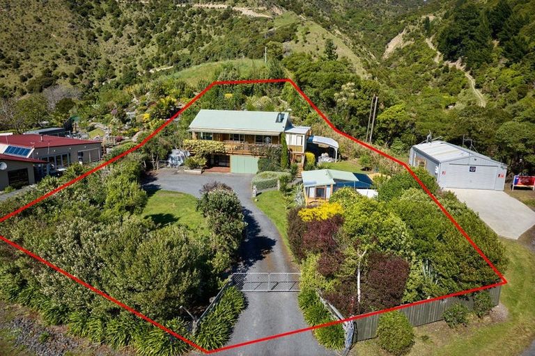 Photo of property in 17 Makura Road, Goose Bay, Kaikoura, 7374