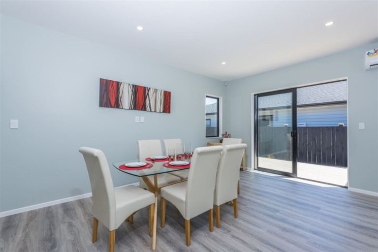 Photo of property in 12 Vinistra Road, Kumeu, 0810