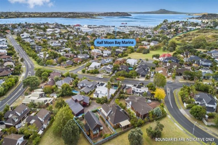 Photo of property in 2/44 Loloma Drive, Half Moon Bay, Auckland, 2012