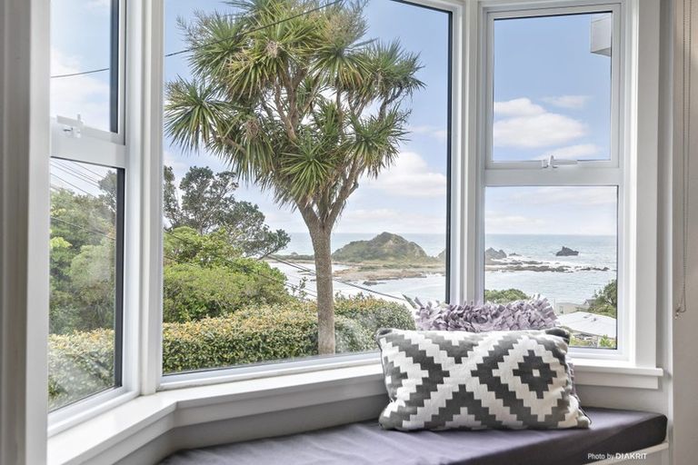 Photo of property in 11 Knoll Street, Island Bay, Wellington, 6023