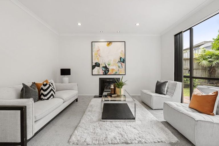 Photo of property in 9 Corricvale Way, Northcross, Auckland, 0632