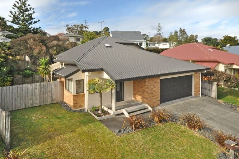 Photo of property in 2/65 Donald Street, Stanmore Bay, Whangaparaoa, 0932