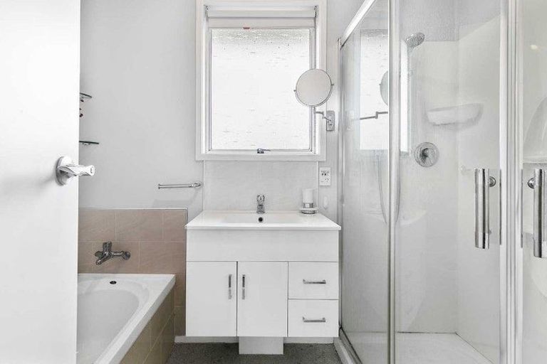 Photo of property in 15 Tangelo Place, Bucklands Beach, Auckland, 2012