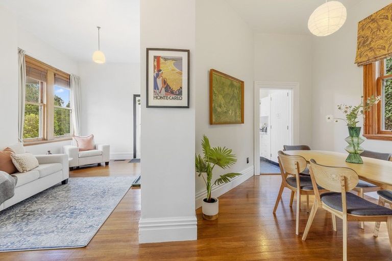 Photo of property in 40 Fairview Crescent, Kelburn, Wellington, 6012