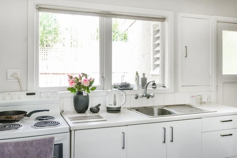 Photo of property in 2/1205 Karamu Road North, Mayfair, Hastings, 4122