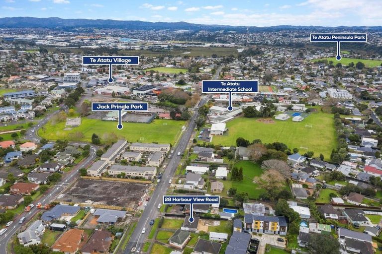 Photo of property in 28 Harbour View Road, Te Atatu Peninsula, Auckland, 0610