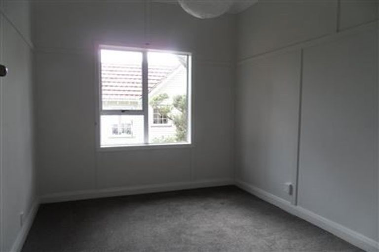 Photo of property in 16 Moana Road, Kelburn, Wellington, 6012