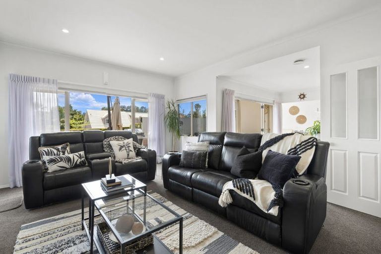 Photo of property in 8 Stonedge Lane, Rosedale, Auckland, 0632