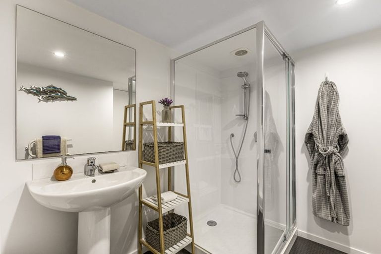 Photo of property in 19 Western Springs Road, Morningside, Auckland, 1021