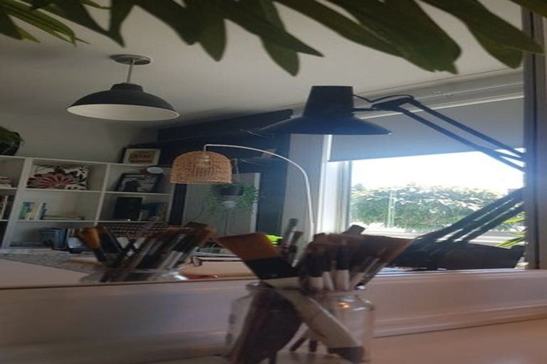 Photo of property in 15 Pukatea Street, Eastbourne, Lower Hutt, 5013