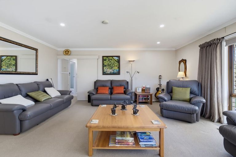 Photo of property in 2/18 Glengowan Place, Conifer Grove, Takanini, 2112