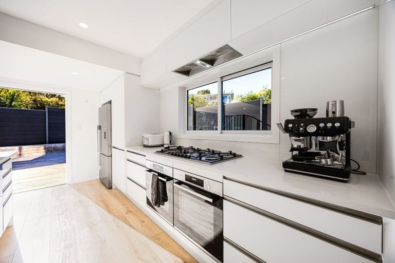 Photo of property in 34 Parr Terrace, Castor Bay, Auckland, 0620