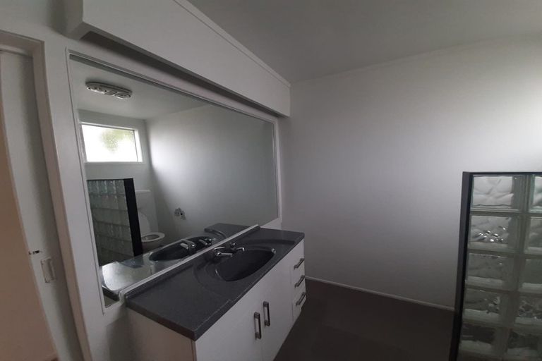 Photo of property in 1/9 Titirangi Road, New Lynn, Auckland, 0600