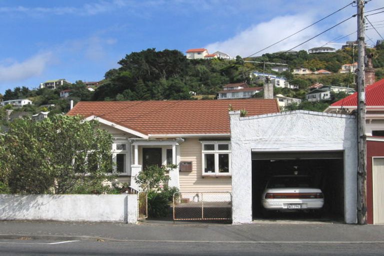 Photo of property in 130 Derwent Street, Island Bay, Wellington, 6023