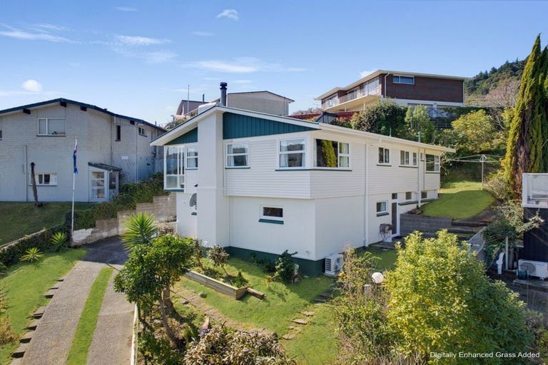 Photo of property in 10 Seaview Crescent, Picton, 7220