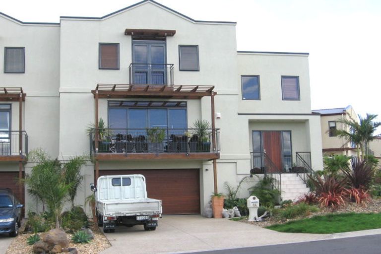 Photo of property in 44 Provence Esplanade, Te Atatu Peninsula, Auckland, 0610