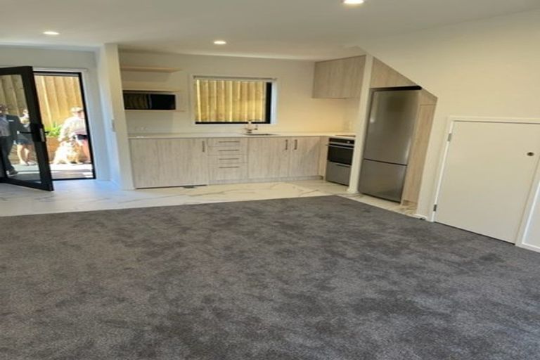 Photo of property in 6/10 Yeovil Road, Te Atatu Peninsula, Auckland, 0610