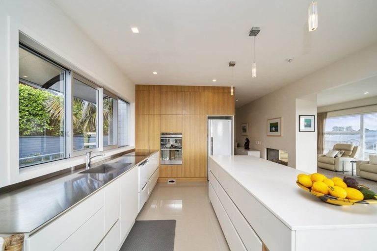 Photo of property in 16 Links Drive, Waiwhakaiho, New Plymouth, 4312
