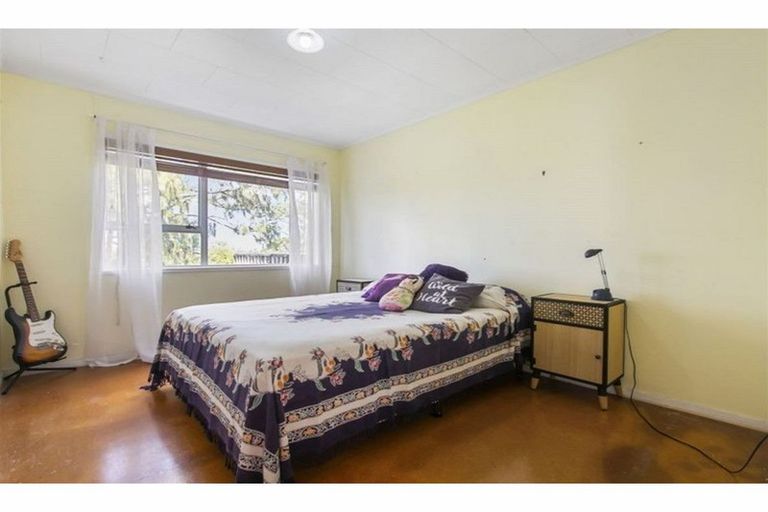 Photo of property in 9 Woodhouse Place, West Harbour, Auckland, 0618