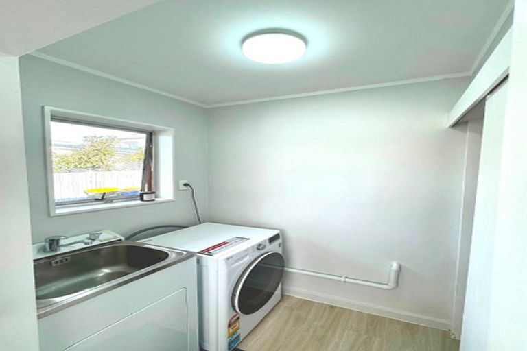 Photo of property in 2/102 Lynwood Road, New Lynn, Auckland, 0600