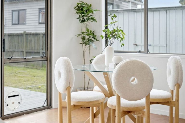 Photo of property in 2/327 Bucklands Beach Road, Bucklands Beach, Auckland, 2012