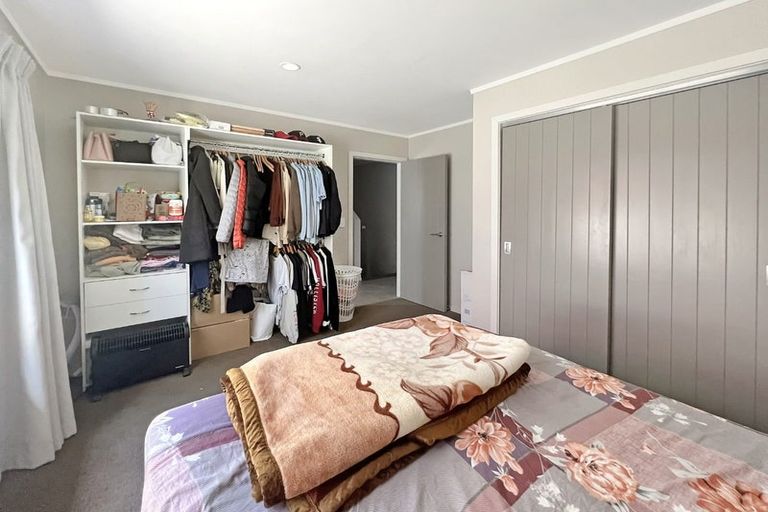 Photo of property in 87 Taylor Terrace, Tawa, Wellington, 5028