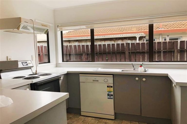 Photo of property in 2/16 Ross Martin Court, Conifer Grove, Takanini, 2112