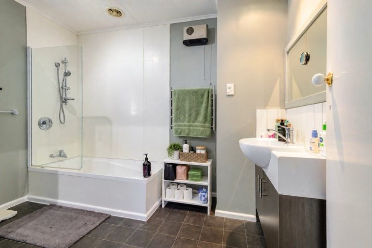 Photo of property in 16 Spencer Road, Hospital Hill, Napier, 4110