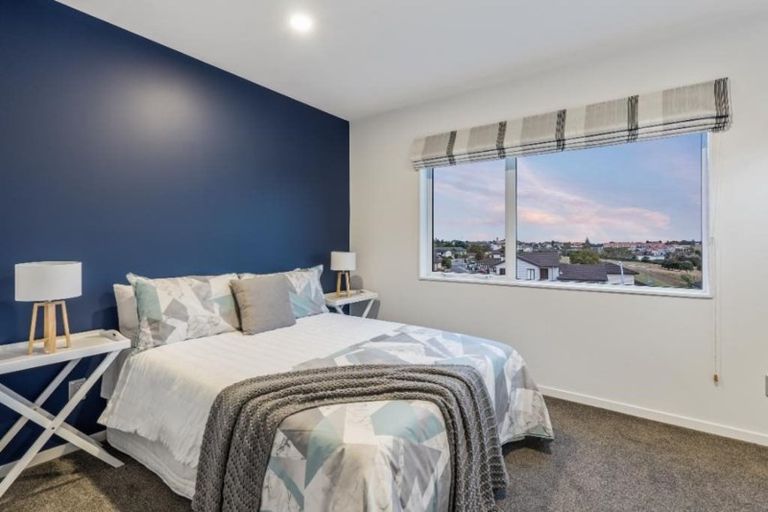 Photo of property in 12 Lagoon View, Gulf Harbour, Whangaparaoa, 0930