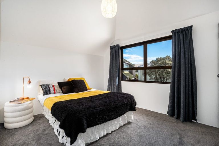 Photo of property in 11 Tamahine Street, Maupuia, Wellington, 6022