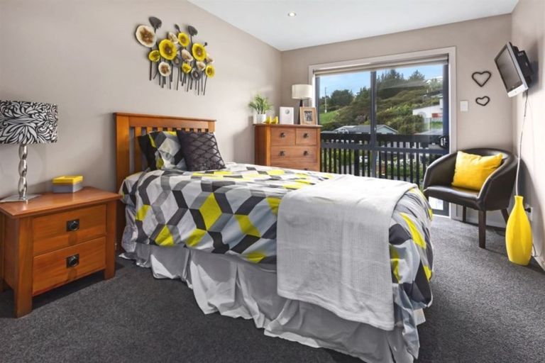 Photo of property in 13 Endeavour Drive, Whitby, Porirua, 5024