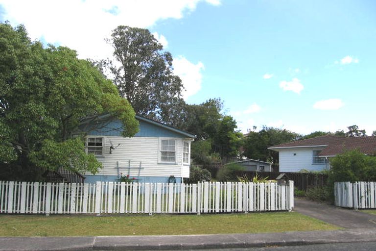 Photo of property in 24 Salamanca Road, Sunnynook, Auckland, 0620