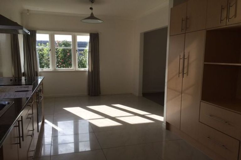 Photo of property in 16 Kauri Glen Road, Northcote, Auckland, 0627