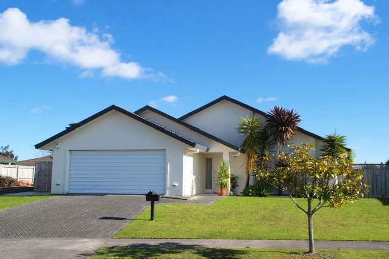 Photo of property in 80 Frank Nobilo Drive, Golflands, Auckland, 2013
