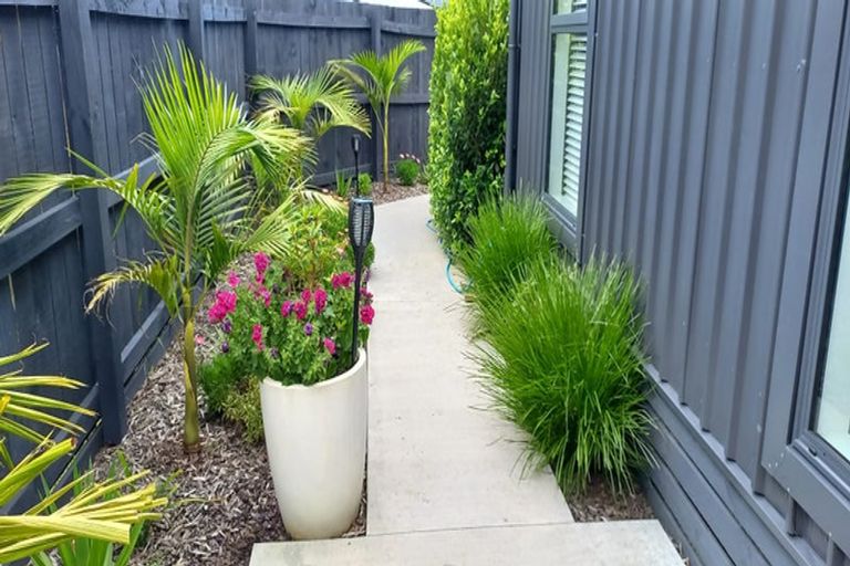 Photo of property in 2 Meenas Place, Cable Bay, 0420